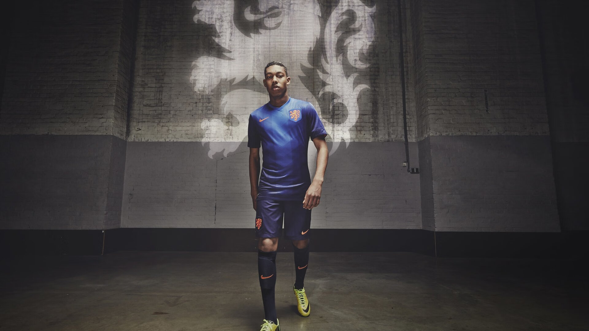 赛道与球场,F1街道赛之夜与莫兰特的关键节点得分