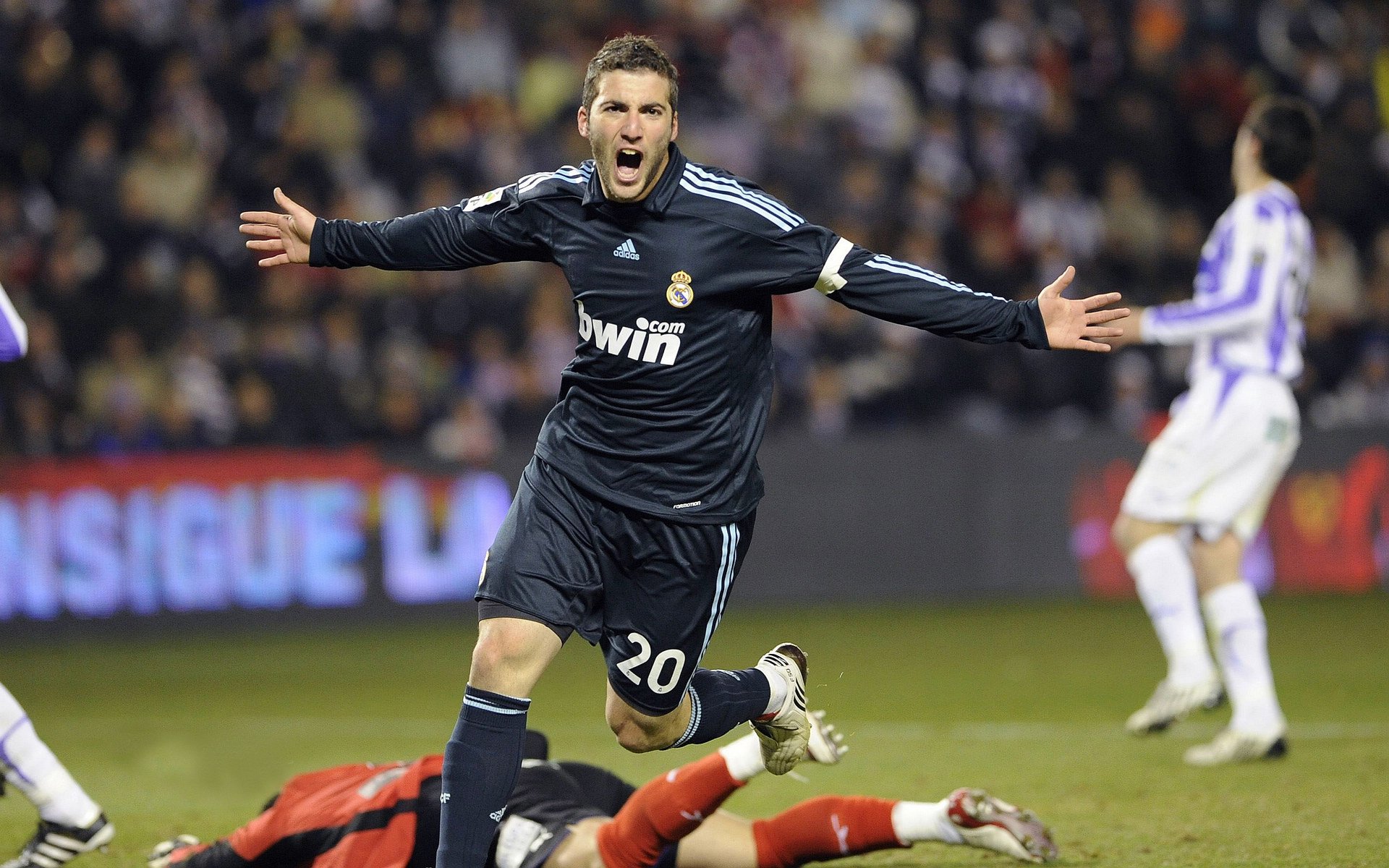 双重奏鸣曲，蒂亚戈欧冠封神与巴西的生死救赎