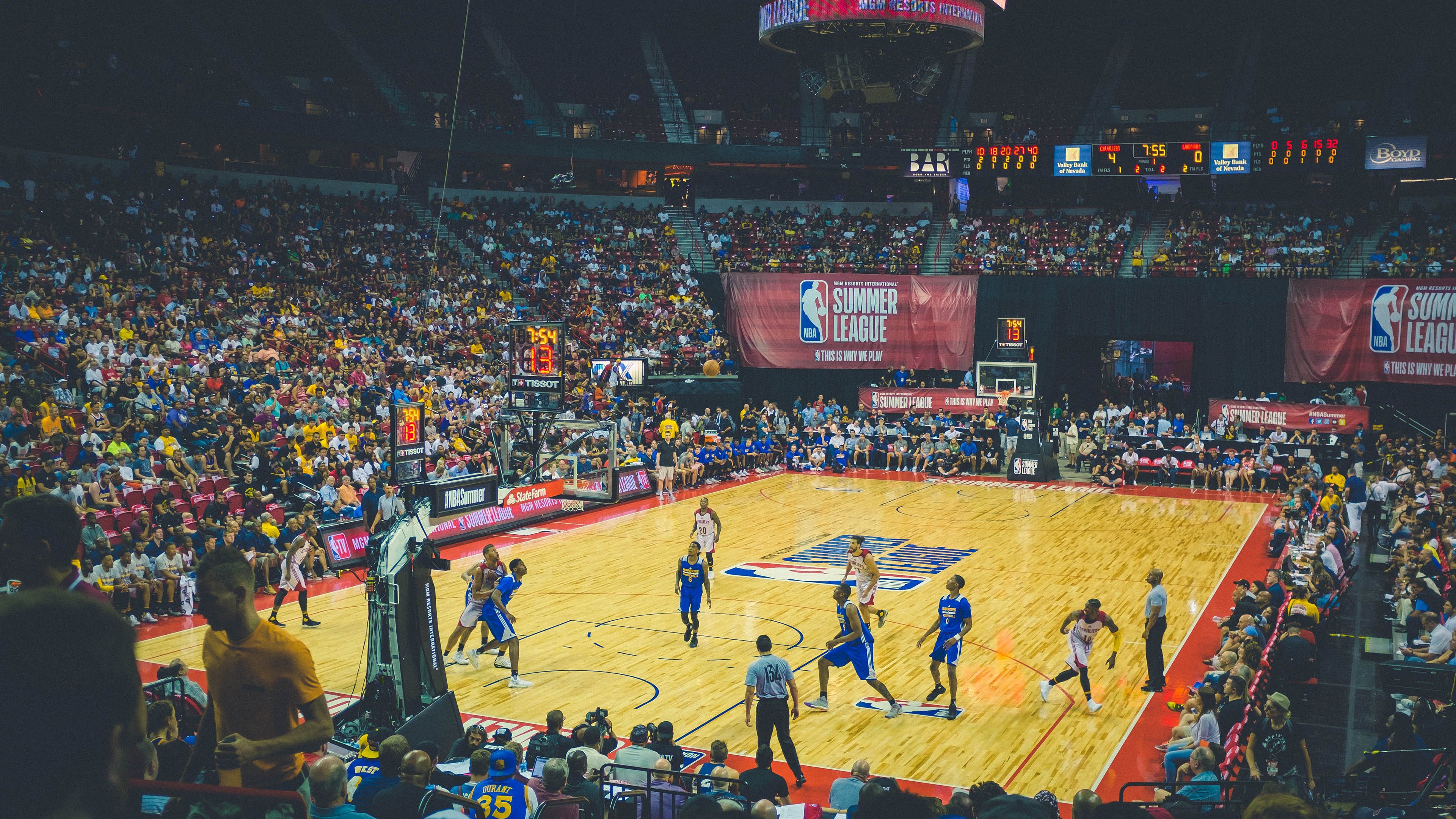 金玟哉硬仗封神，阿尔及利亚防线如何给巴萨上了一课